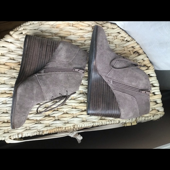 Lucky Brand Shylow Suede Ankle Booties Sz 7.5 - Picture 4 of 10